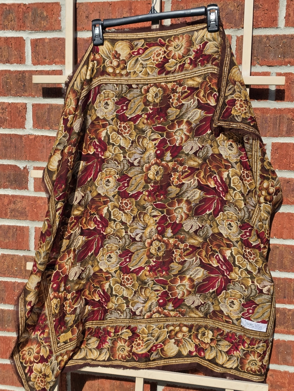 Large Club 7 Echo Floral Fine Wool scarf 35” Square